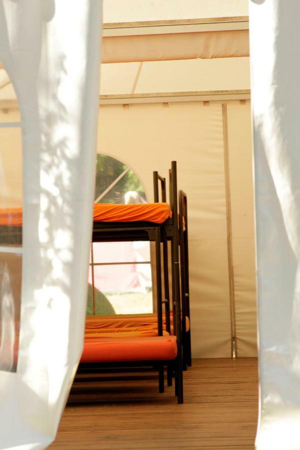 The Tent - Youth Only - Buchung Leider Nur Bis 30 Jahre Moeglich! Munich Exterior photo